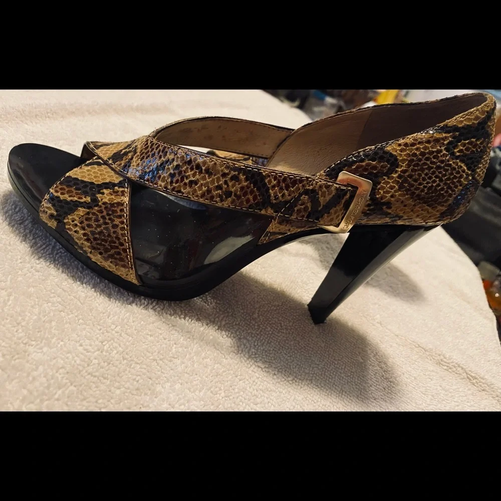 Brand New Heels By MICHAEL KORS - Size 8.5 M - Heel Height 4 Inches - box 12 - Picture 5 of 9